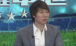 井柏然与汤唯同台亮相活动 男方印花西服抢镜 2015-11-04 11月3日，井柏然和汤唯出席某国际品牌在上海的店铺活动，他身着黑色印花西装，优雅绅士风范尽显。