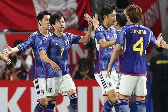 格伦·克洛斯、莎拉·保罗森、泰亚娜·泰勒、金·卡戴珊、妮.《免责声明》曝预告 揭开凯特·布兰切特黑暗过去_海外_ 消息 首页 新闻 视频 大片 影库 CCTV6 VIP影院 搜索 电影 星闻 独家 更多 专题 图片 视频 滚动 首页 新闻 大片 影库 CCTV6 VIP影院 客户端 电影网>新闻>明星资讯 《免责声明》曝预告 揭开凯特·布兰切特黑暗过去 时间：2024.09.25 ： 作者：迪莫 ： 凯特·布兰切特主演惊悚剧集《免责声明》发布正式预告 时长：02:30 ：电影网 展开 凯特·布兰切特主演惊悚剧集《免责声明》发布正式预告收起 时长：02:30建议WIFI下打开 共11张 9月25日，Apple TV+新剧《免责声明》发布预告，这部扣人心弦的心理惊悚剧集分为七个章节，改编自芮妮·奈特的同名小说，由阿方索·卡隆执导，凯特·布兰切特、凯文·克莱恩等主演。