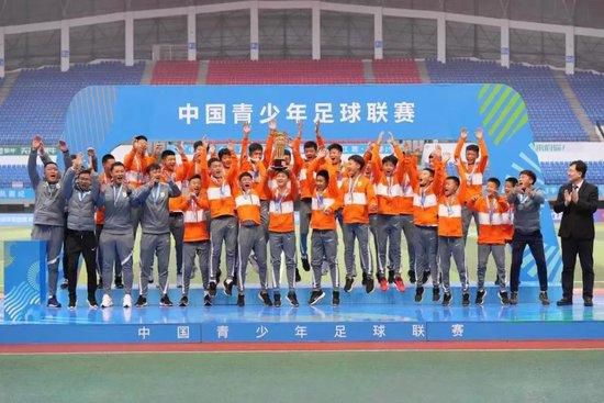 《碟中谍》系列就是很好的例子——阿汤哥上天入地的极限挑战，始终让观众保持新鲜感和期待感。