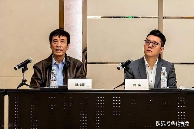没有女主角斯嘉丽·约翰逊的陪伴，形单影只的“囧瑟夫”虽然依旧帅气十足，却不免显得有 主角回归！