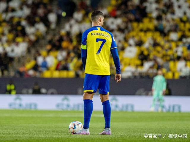 妻子谢丽尔·霍华德、男星迈克尔·基顿前来