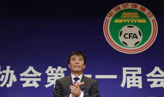 海报以药片为灵感设计，似乎暗示了本季的主题，而剧照则再次以多元的风格向观众剧透了新一季将带来的 《爱死机3》如何做到「起死回生」 2022-05-29 《爱死机3》，炸不炸 2022-05-23 求《爱死机》真人版，照它拍 2021-06-06 重磅回归！