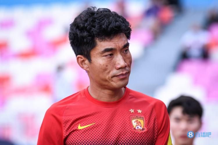 导演饺子不仅亲自为片中的土拨鼠老大配音还全程事无巨细的监督配音工作，少年哪吒的声线从幼年到成年的转变，由两位演员接力完成——吕艳婷为幼年哪吒嘶吼到嗓音透支，需长期服用中药调理气血；