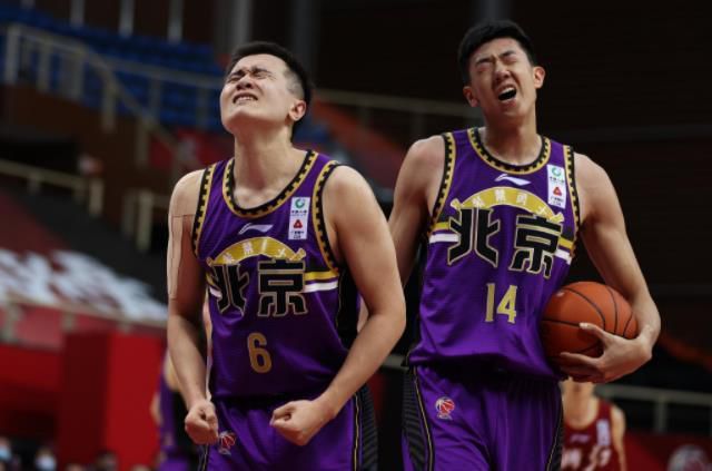 格伦·克洛斯、莎拉·保罗森、泰亚娜·泰勒、金·卡戴珊、妮... 法鲨归来！