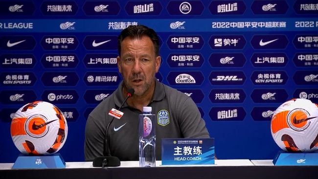 此番李宇春是受国际顶级设计师Riccardo Tisci亲自邀约，专程赴巴黎时装周观赏Riccardo最新时装秀。