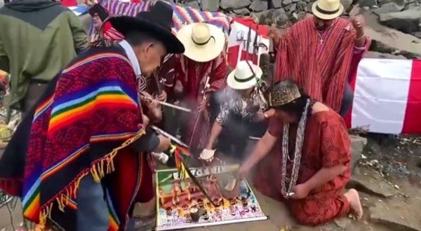 山崎贤人《弥留之国的爱丽丝》续订第二季 2020-12-24 日前，由山崎贤人、土屋太凤主演的高分漫改日剧《弥留之国的爱丽丝》官宣续订第二季。