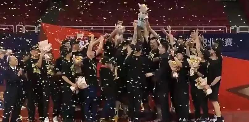 ”这种画风并非简单复古，在传统二维手绘笔墨意蕴的基础上尝试创新，融入更多光影、色彩、透视，创造真实可信的银幕空间。