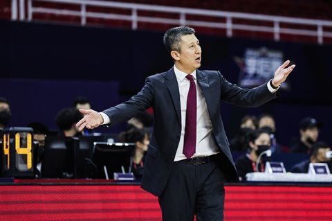 但道歉是送给曾经的同事以及其他艺人，并不包括Yamy，“职场PUA这个锅我背，但是与Yamy无关”。