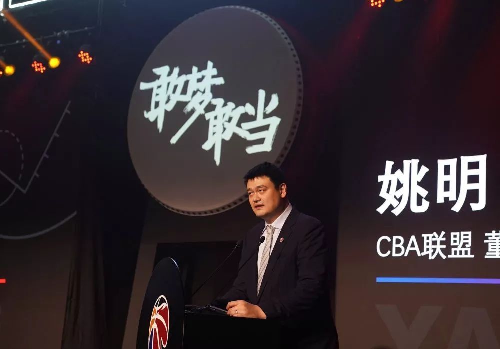 作为中国影人，她为其他评委解读了入围主竞赛单元的华语影片，最终将最佳女演员奖颁给《日掛中天》的女主角辛芷蕾，使其成为威尼斯史上第三位、首位“80后”华人影后。