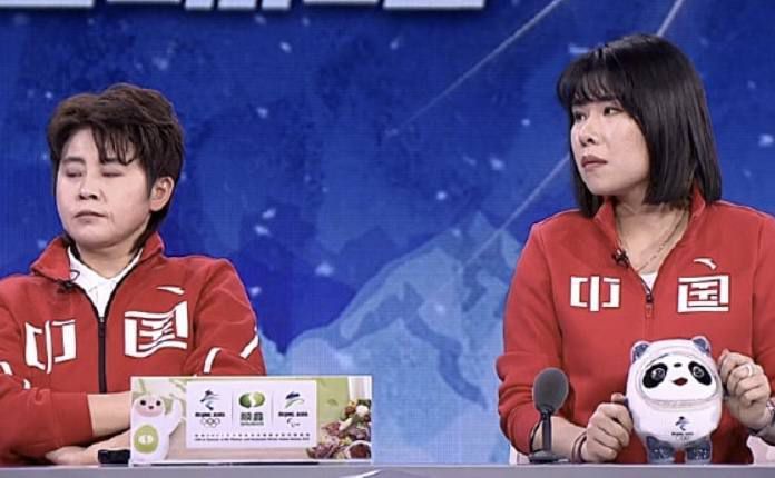 ”，随后王一博也转发并与徐峥互动。
