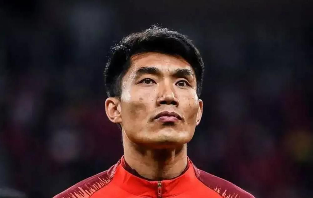 3王春子：在这场法庭戏中，可以看出张艺兴对手语表演有自己的想法。