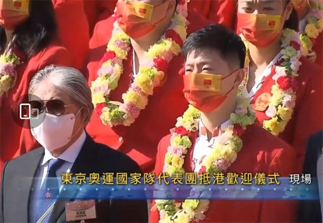 媒体称其是新晋的年轻音乐家,他不仅已经被伯克利音乐学院录取,还是一名歌手、词曲作者、钢琴家和吉他手,经常在社群分享自己的音乐作品。