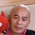 在现场，金城武还和高层频频举杯