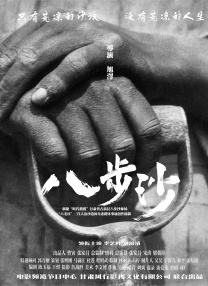 女主角詹妮弗 劳伦斯身穿黑色连衣裤知性亮相 与男友共进晚餐 2014-04-25 伦敦当地时间24日，23岁的奥斯卡影后詹妮弗·劳伦斯与男友尼古拉斯·霍尔特外出用餐，劳伦斯身穿黑色连衣裤一副知性装扮，与男友分头行动。