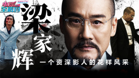 “寡姐”似乎正在与人对战，从摩托上纵身一跃，令人眼花缭乱。