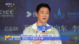 与上一部中的美国队长不同的是，该替身演员的战袍只有蓝、灰两色，要不是没有背后的盾牌 “锦鲤”杨超越全副武装游泳 穿绑带泳衣秀美背 2019-07-15 7月15日，火箭少女101成员杨超越通过微博晒出一组游泳的照片。
