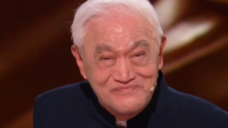 导演保罗·麦奎根、主演丹尼尔·雷德克里夫、詹姆斯·麦卡沃伊身穿西装帅气亮相。